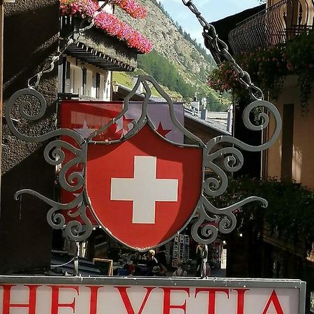 Petit Helvetia Budget Hotel Zermatt Bagian luar foto
