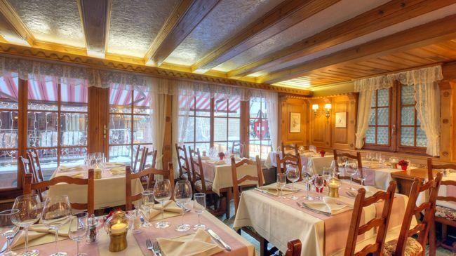 Petit Helvetia Budget Hotel Zermatt Bagian luar foto