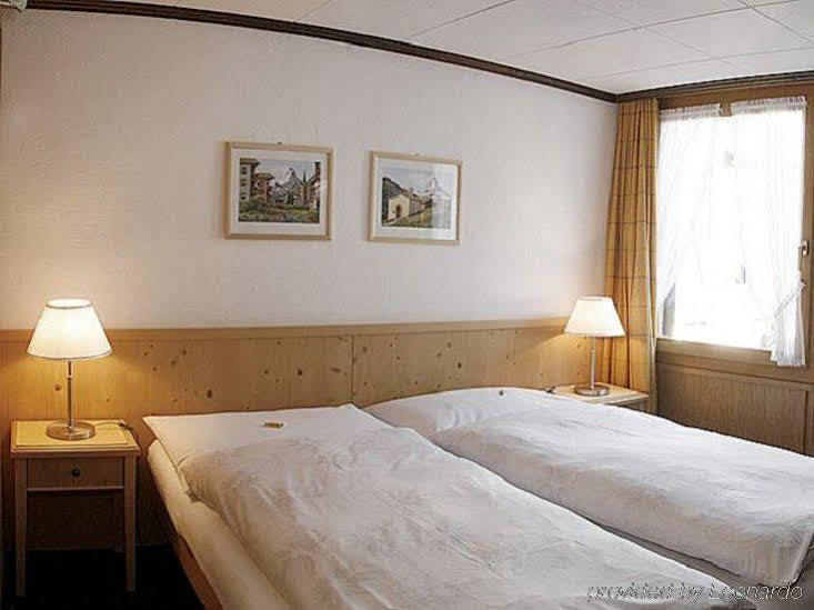 Petit Helvetia Budget Hotel Zermatt Ruang foto
