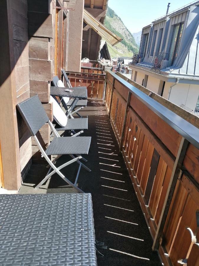 Petit Helvetia Budget Hotel Zermatt Bagian luar foto