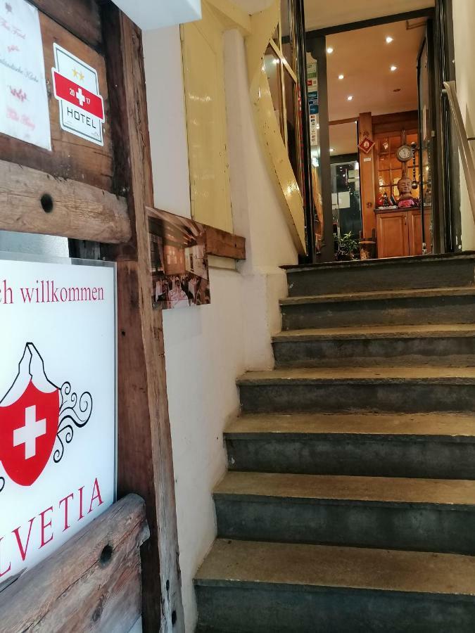 Petit Helvetia Budget Hotel Zermatt Bagian luar foto
