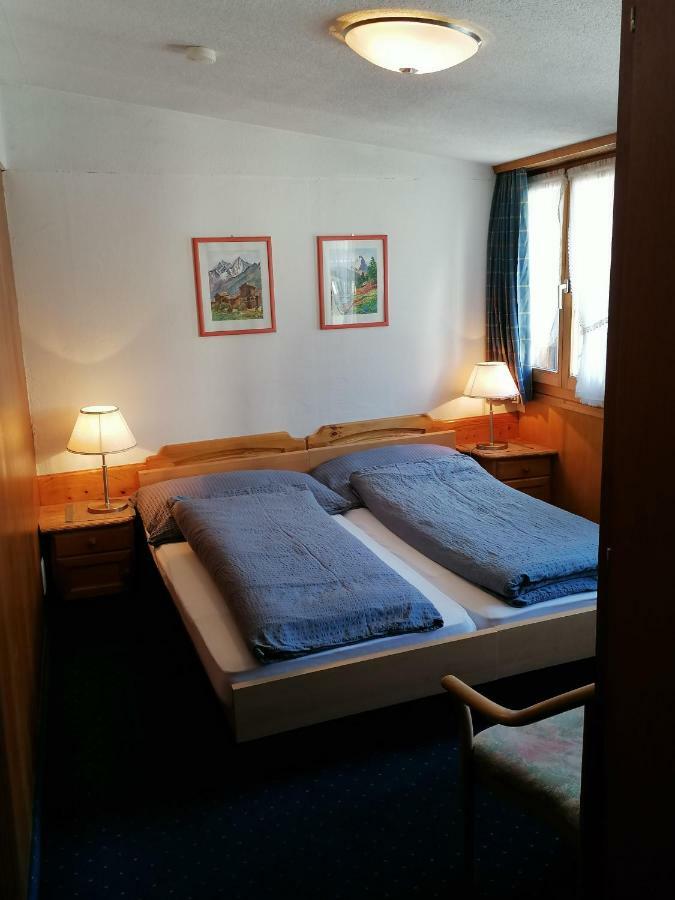 Petit Helvetia Budget Hotel Zermatt Bagian luar foto