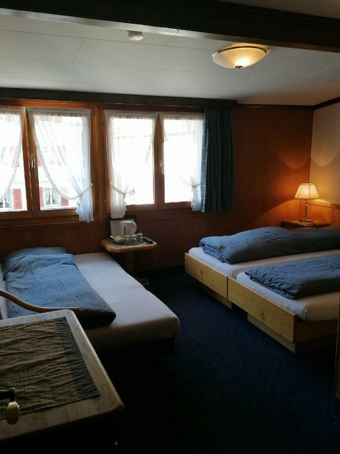 Petit Helvetia Budget Hotel Zermatt Bagian luar foto